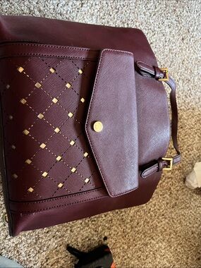 Elegant Quilted Burgundy Women’s Tote Bag with Gold Accents